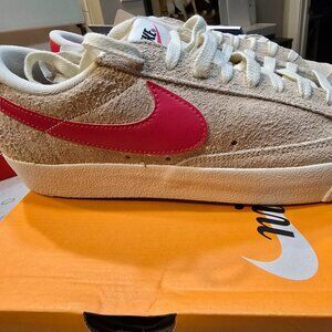 Nike Blazer Low '77 Vintage Suede Size Men's 10 Guava ice/Aster pink/Sail NEW